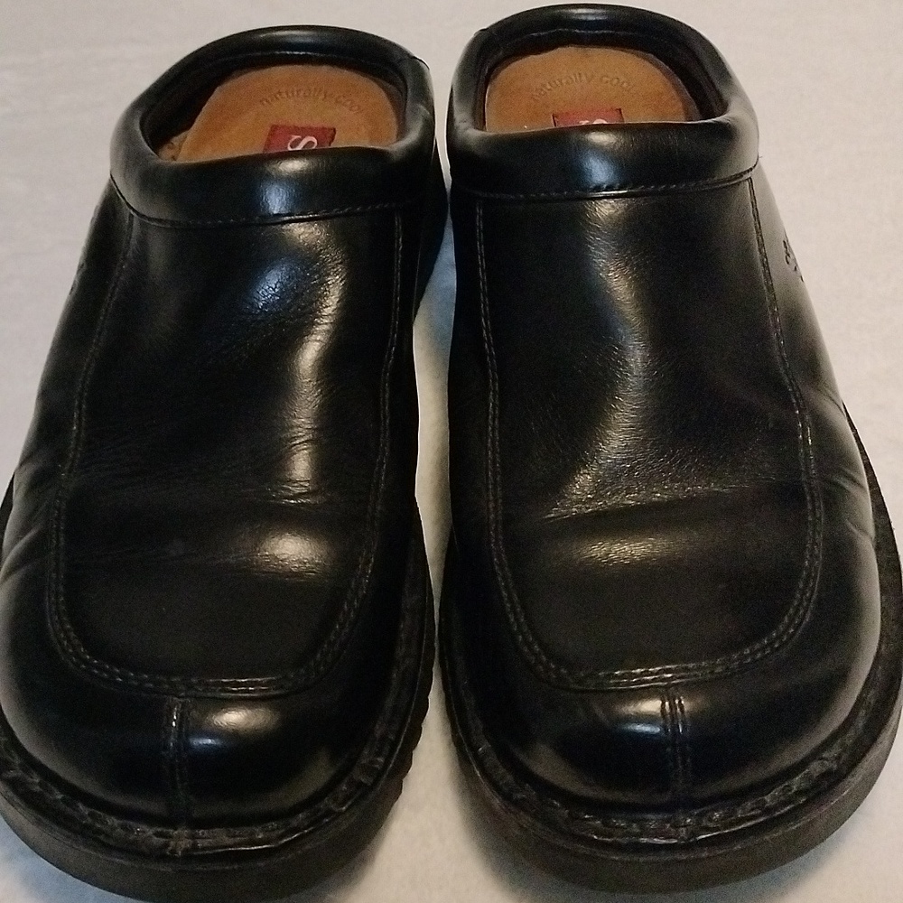 Simple slipon shoes size 9